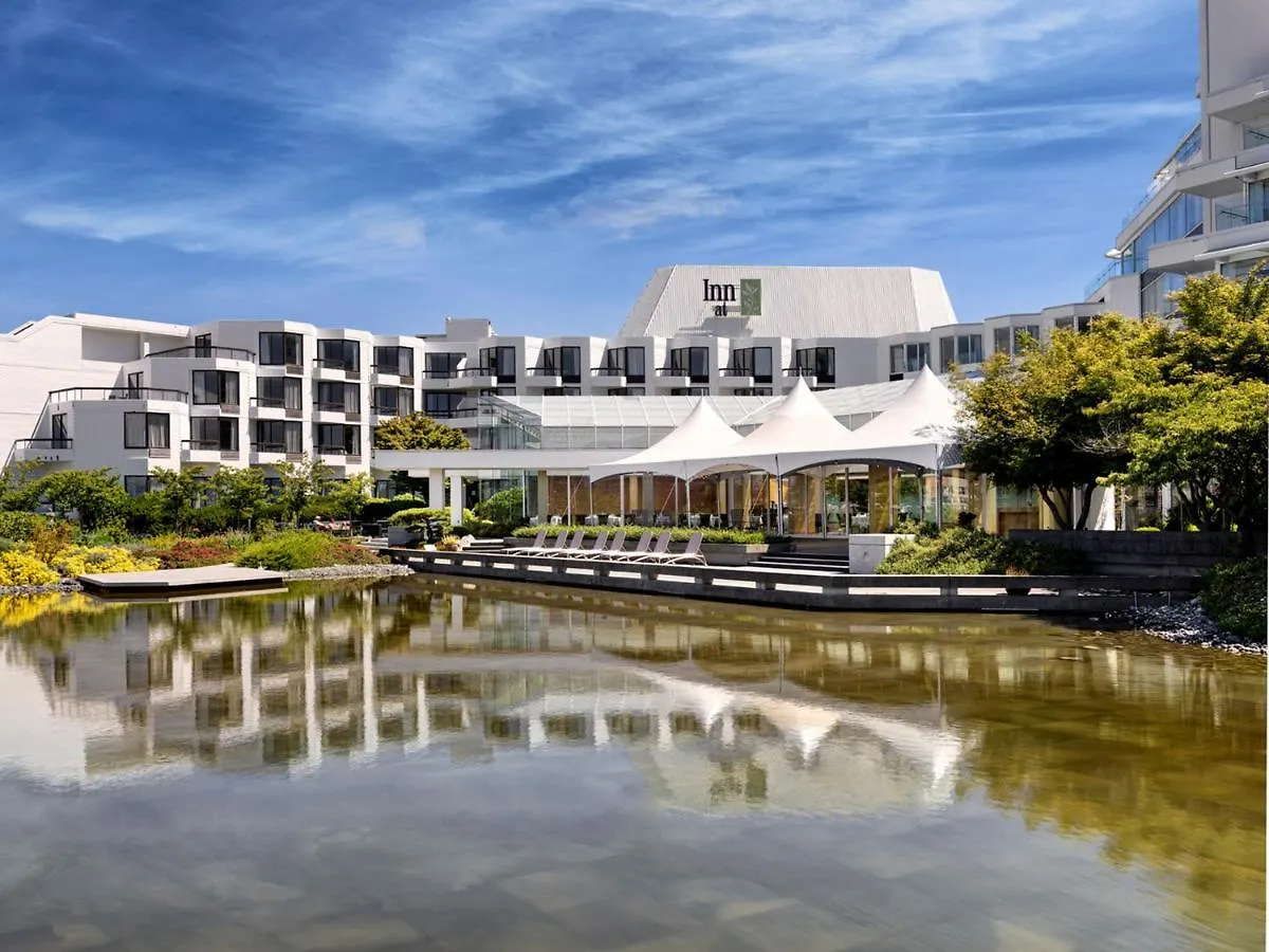 מלון ויקטוריה Inn At Laurel Point