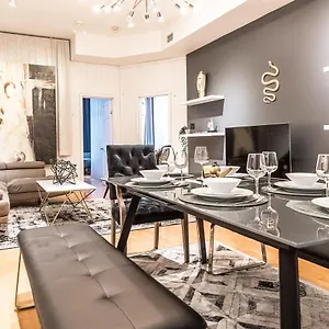 Spacious 2 Bedroom In The Heart Of Apartment